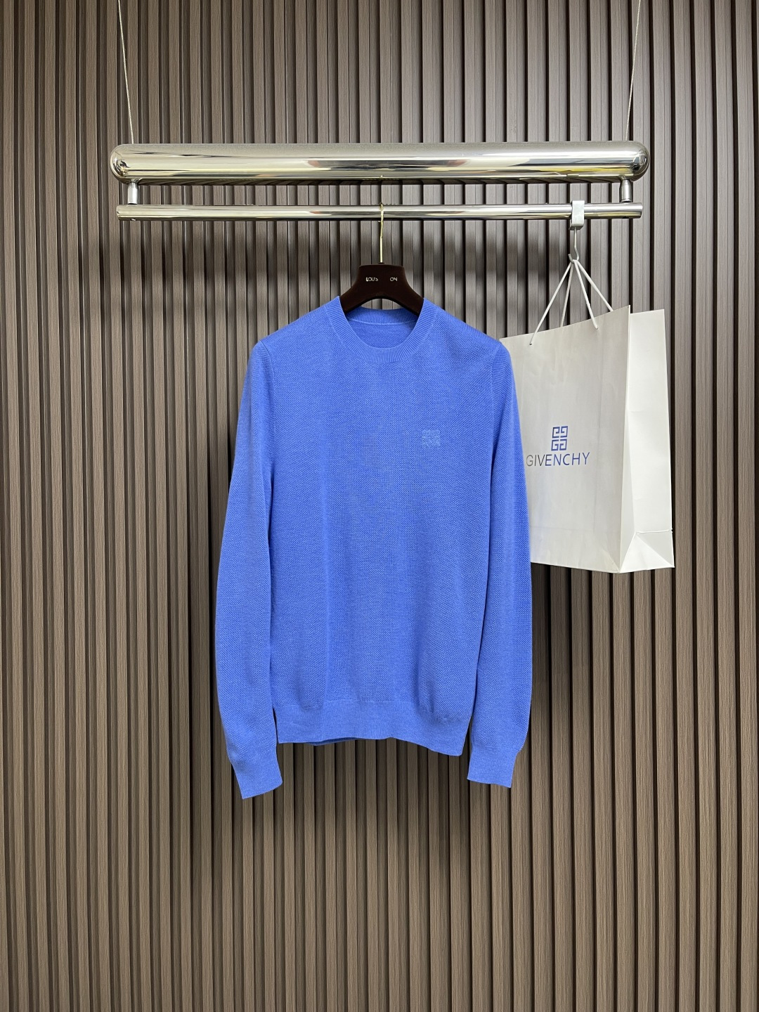 🛒🛒loewe 2025SS新款混纺针织圆领毛衣，质感细腻柔软，温暖轻盈保暖而透气、亲肤舒适。针织立体感