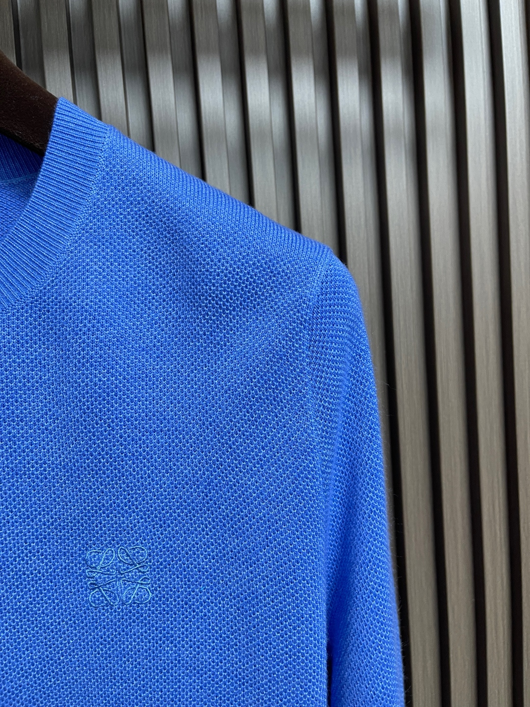 🛒🛒loewe 2025SS新款混纺针织圆领毛衣，质感细腻柔软，温暖轻盈保暖而透气、亲肤舒适。针织立体感