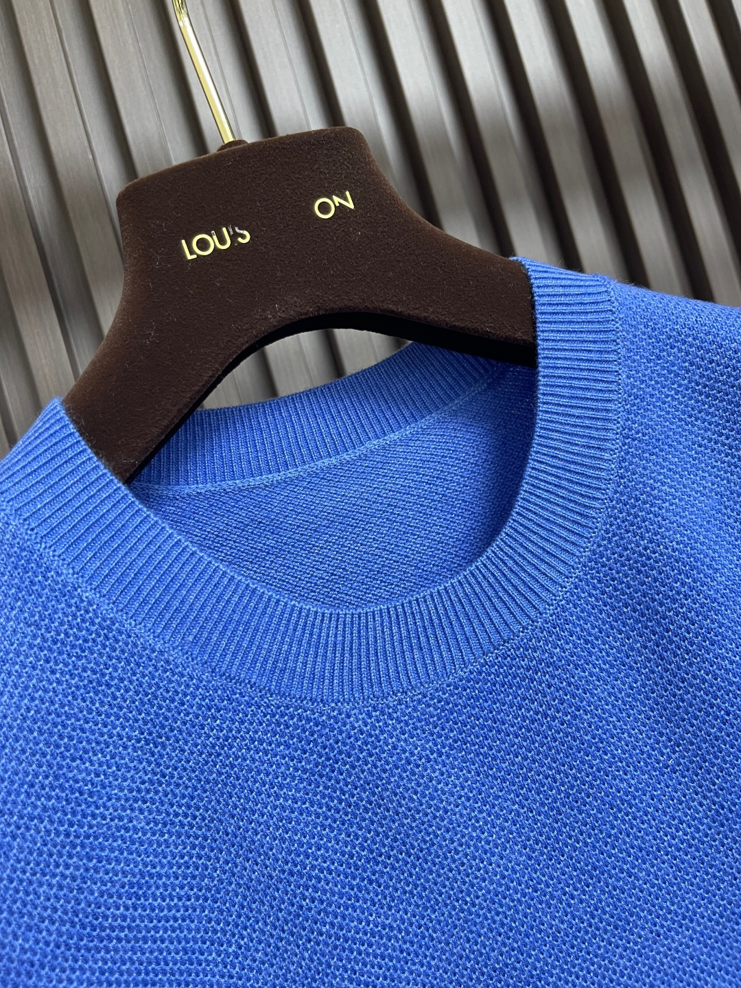 🛒🛒loewe 2025SS新款混纺针织圆领毛衣，质感细腻柔软，温暖轻盈保暖而透气、亲肤舒适。针织立体感