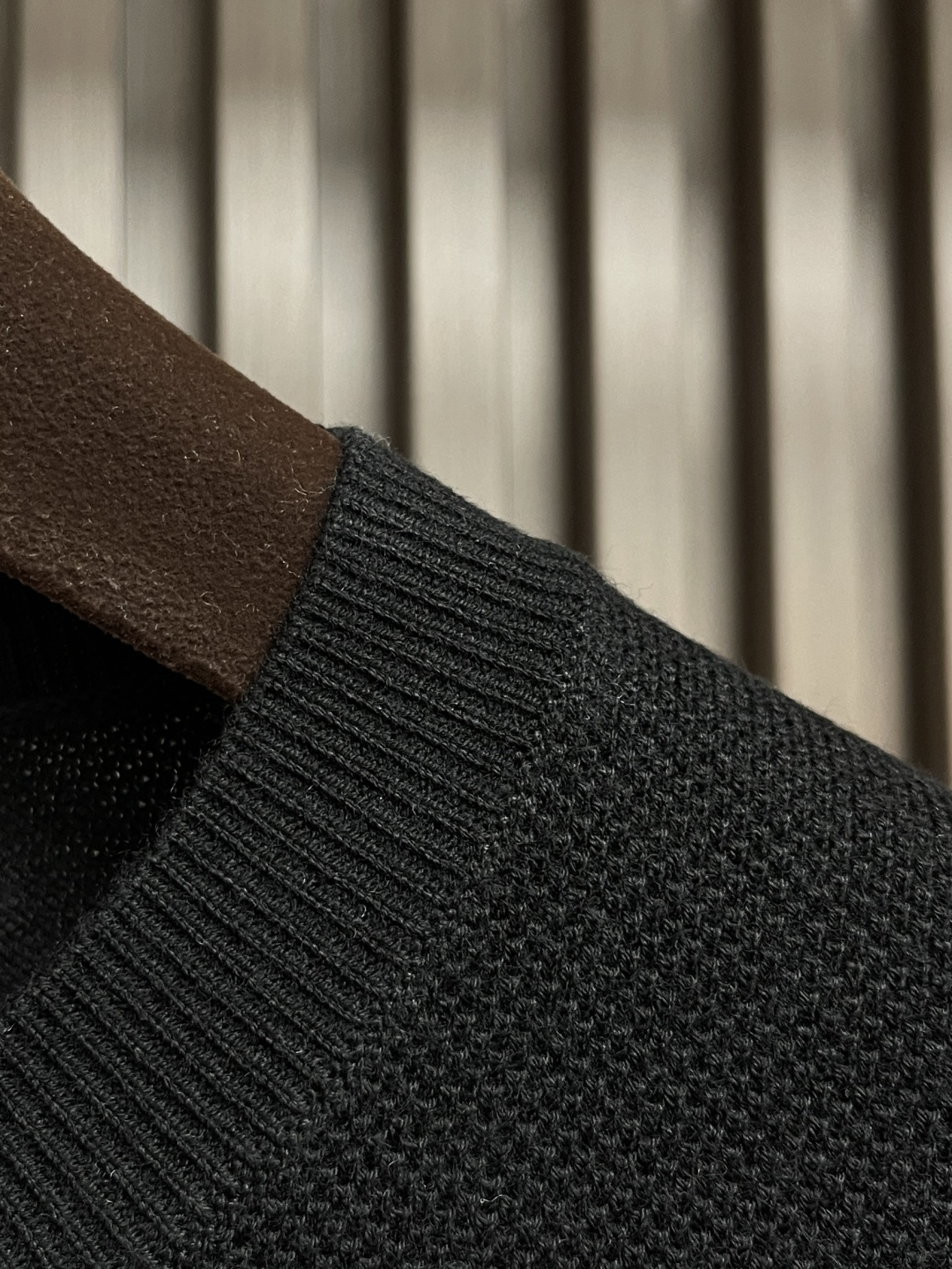 🛒🛒loewe 2025SS新款混纺针织圆领毛衣，质感细腻柔软，温暖轻盈保暖而透气、亲肤舒适。针织立体感