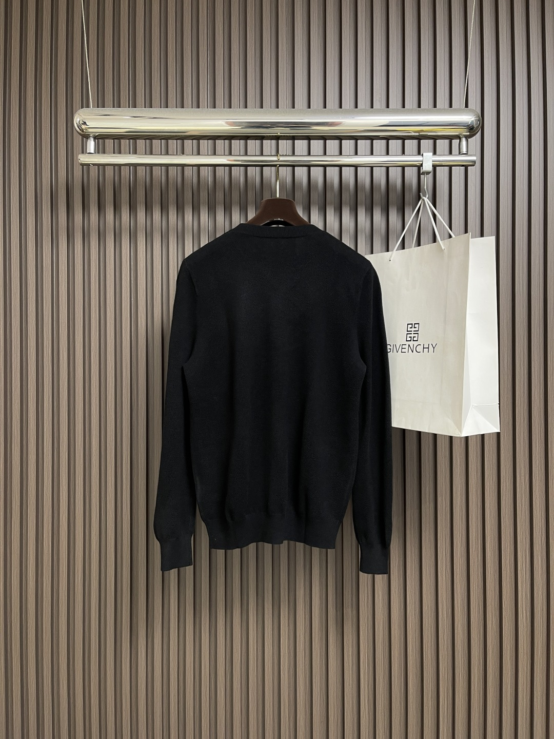 🛒🛒loewe 2025SS新款混纺针织圆领毛衣，质感细腻柔软，温暖轻盈保暖而透气、亲肤舒适。针织立体感