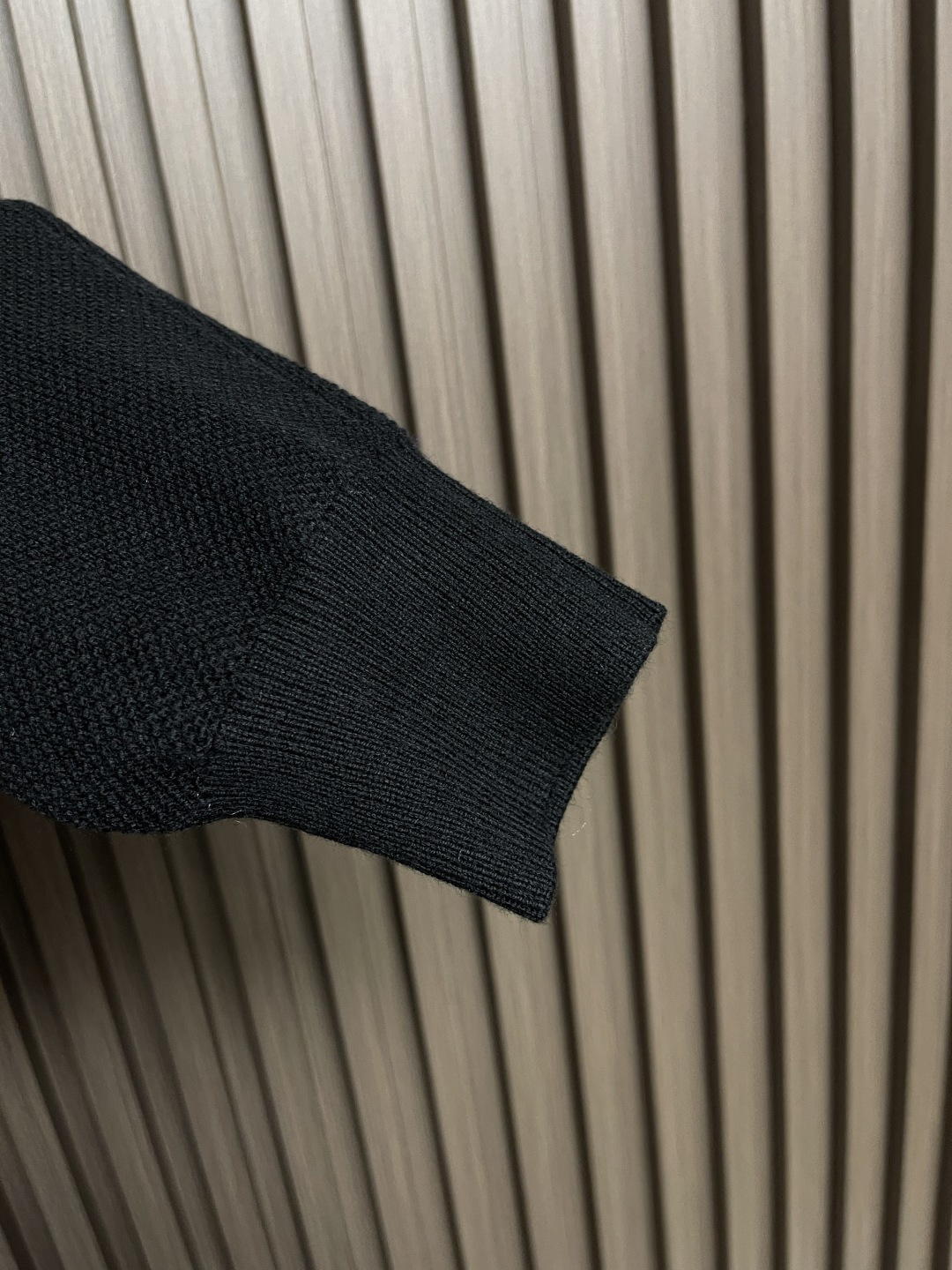 🛒🛒loewe 2025SS新款混纺针织圆领毛衣，质感细腻柔软，温暖轻盈保暖而透气、亲肤舒适。针织立体感