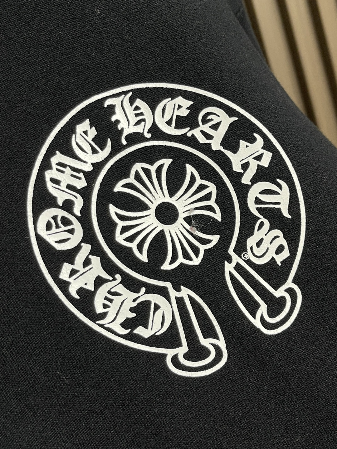 🛒🛒CH克罗心 2025SS字母印花拉链连帽外套，定制素绎苏绒棉布 细腻平滑 舒适贴肤 以深邃黑色为底 