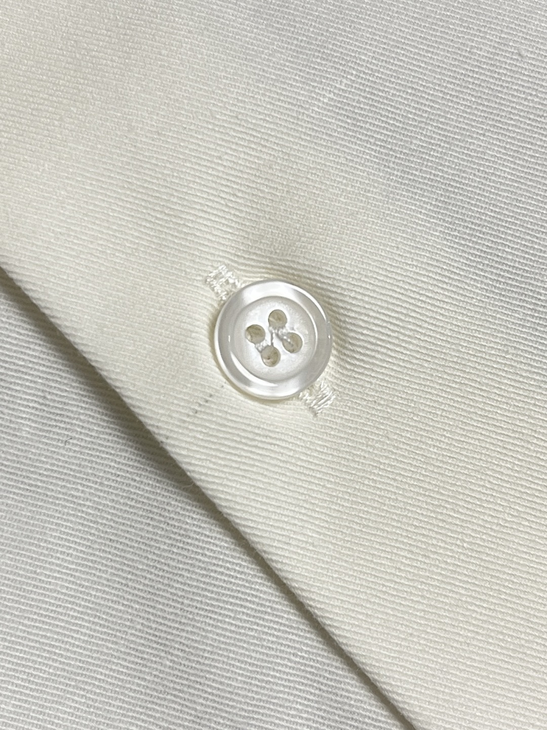 🛒🛒LOEWE 罗意威拼接针织衬衫，前片选用高支棉纱通过经密高，纬密低的织造工艺制成轻薄且具有极佳透气性