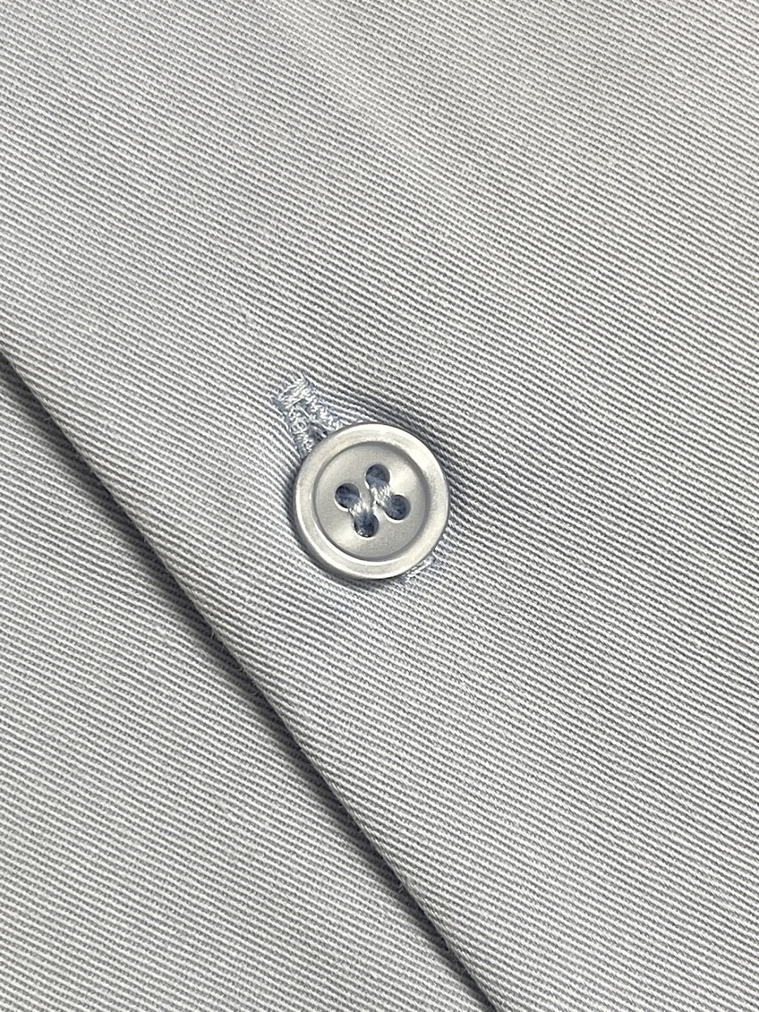 🛒🛒LOEWE 罗意威拼接针织衬衫，前片选用高支棉纱通过经密高，纬密低的织造工艺制成轻薄且具有极佳透气性