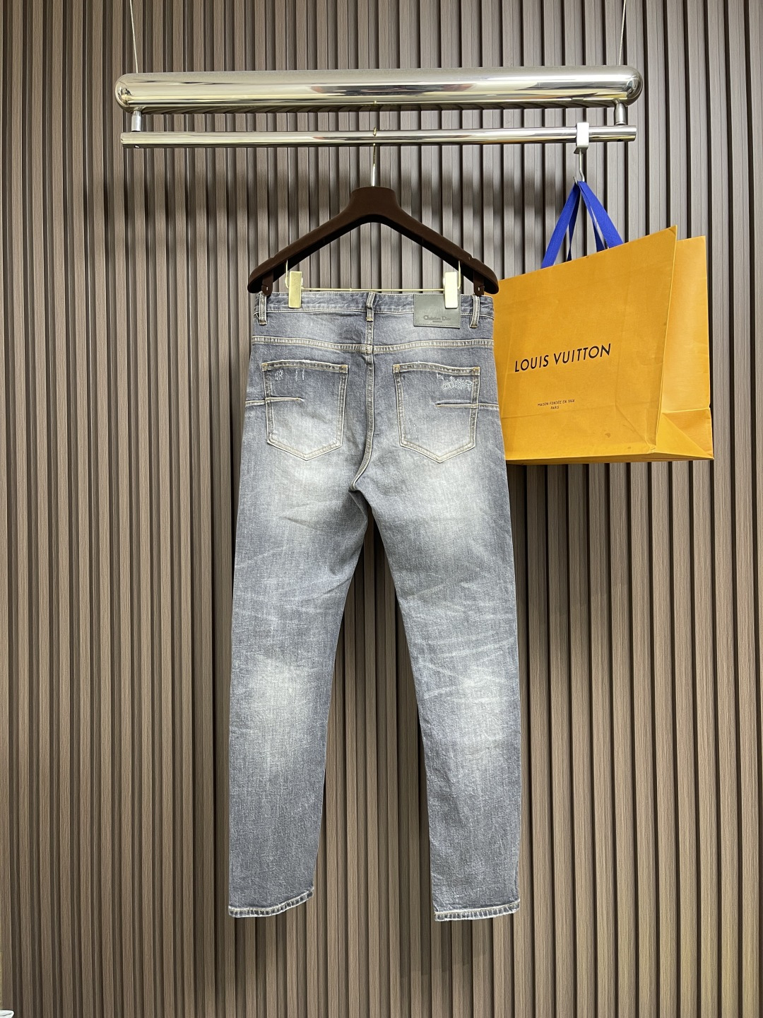 🛒🛒Dior 新款标识牛仔裤 进口土耳其纯棉牛仔牛面料 色泽靓丽，透气，修身版型 微弹力面料 随意百搭 