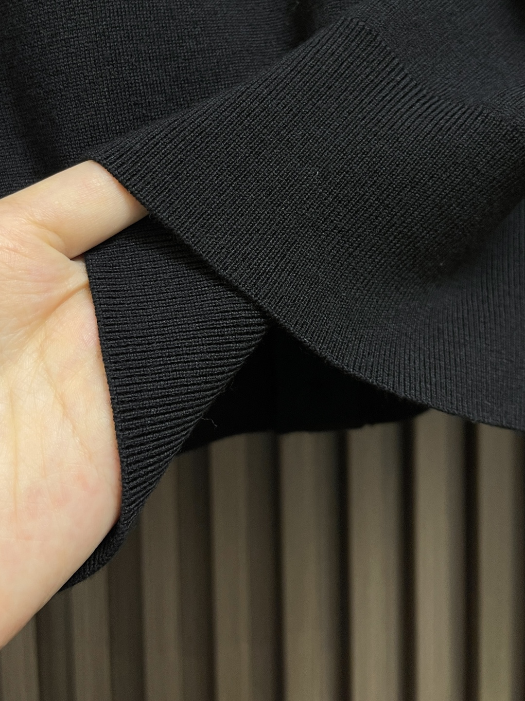🛒🛒lP🆕 LoroPiana 2025SS秋冬新款v领羊毛开衫，整体定织定染100％进口美丽奴羊毛面料