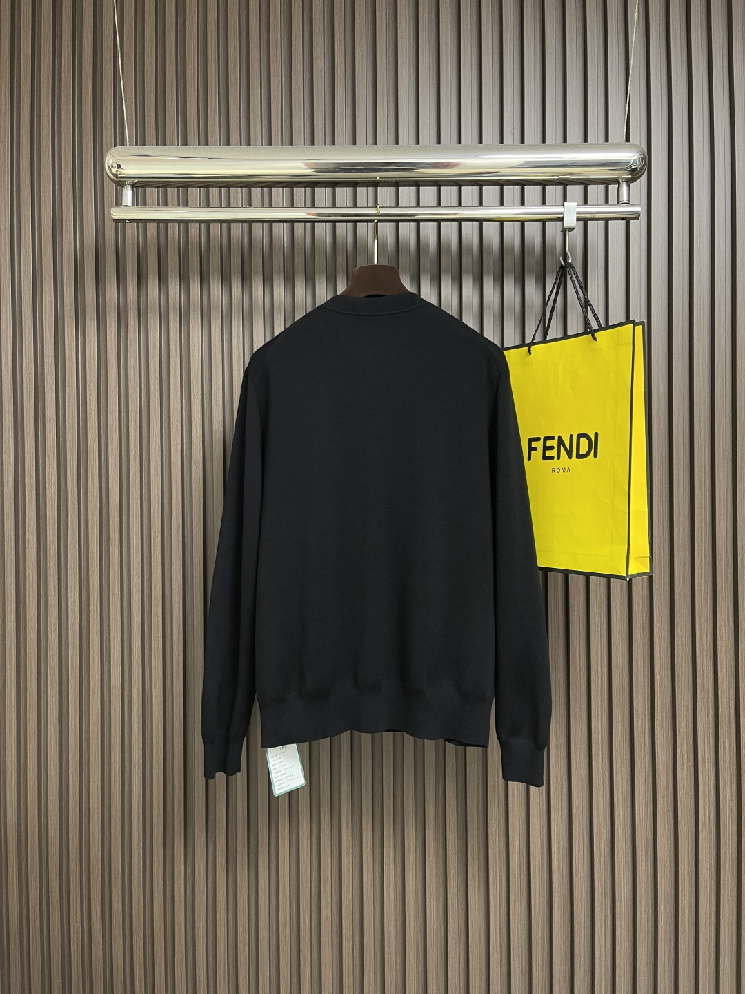 🛒🛒lP🆕 LoroPiana 2025SS秋冬新款v领羊毛开衫，整体定织定染100％进口美丽奴羊毛面料