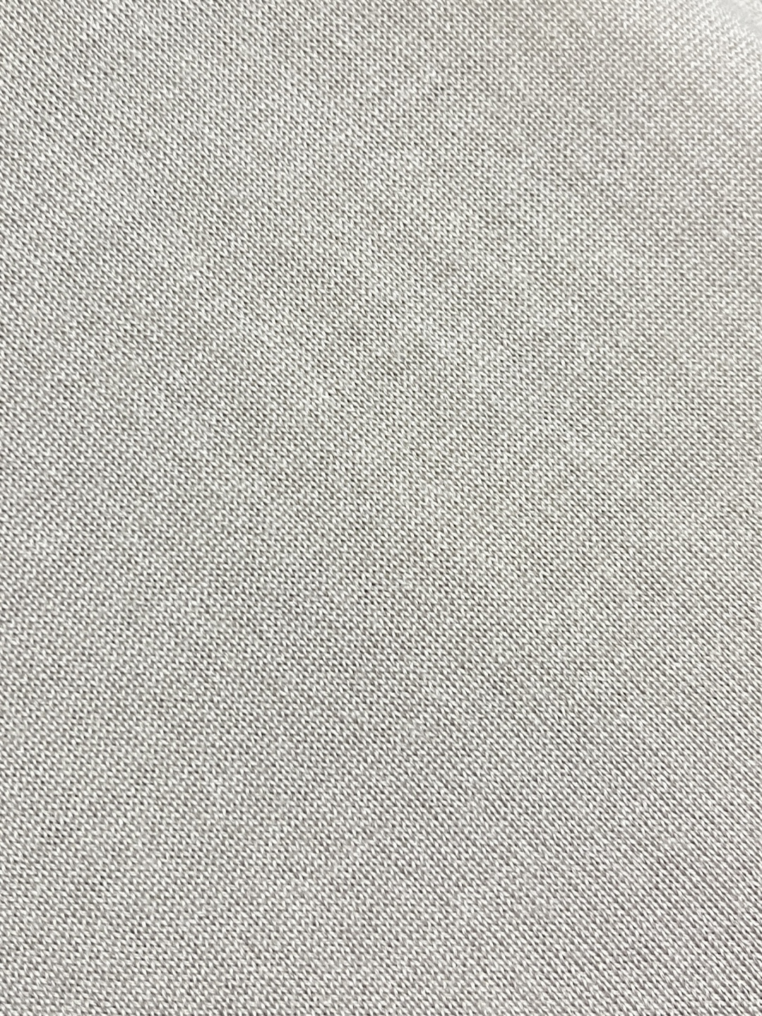 🛒🛒lP🆕 LoroPiana 圆领针织衫毛衣，针织面料质感上乘，触感柔软顺滑，亲肤性极佳，穿着时仿佛被