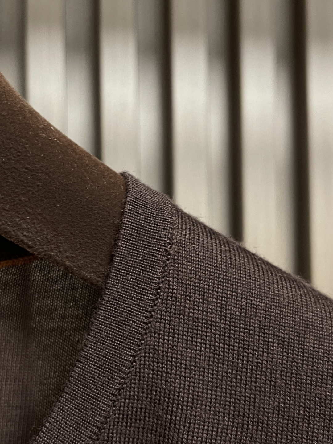 🛒🛒lP🆕 LoroPiana 圆领针织衫毛衣，针织面料质感上乘，触感柔软顺滑，亲肤性极佳，穿着时仿佛被