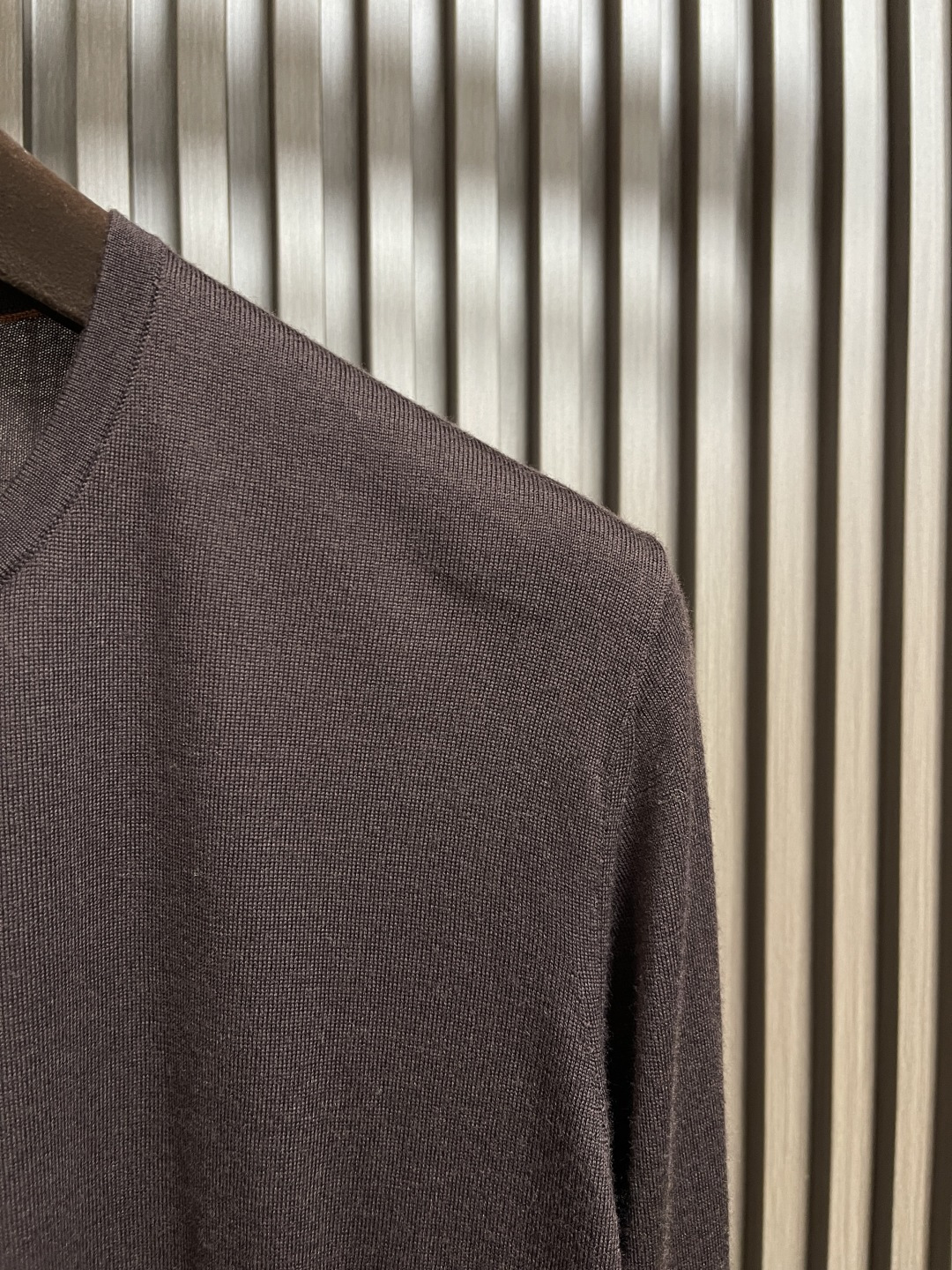 🛒🛒lP🆕 LoroPiana 圆领针织衫毛衣，针织面料质感上乘，触感柔软顺滑，亲肤性极佳，穿着时仿佛被