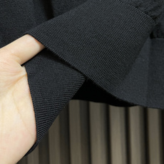 🛒🛒lP🆕 LoroPiana 圆领针织衫毛衣,针织面料质感上乘,触感柔软顺滑,亲肤性极佳,穿着时仿佛被 🛒🛒lP🆕 LoroPiana 圆领针织衫毛衣,针织面料质感上乘,触感柔软顺滑,亲肤性极佳,穿着时仿佛被