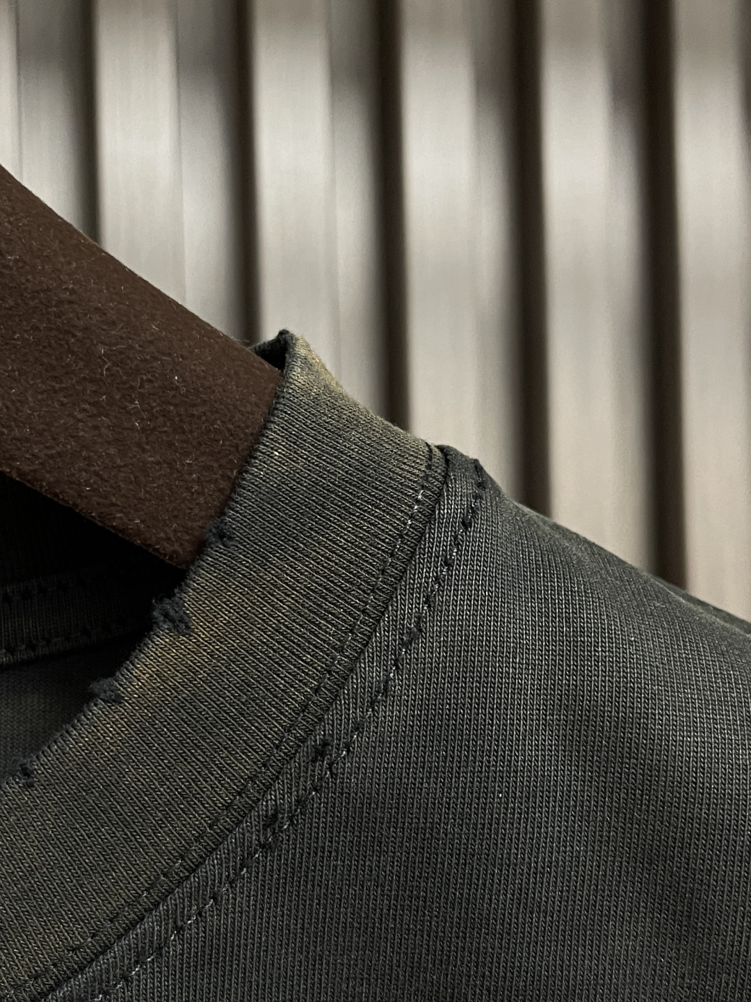 🛒🛒LV 2025ss夏季新款做旧圆领T恤，定制YB雪花全棉材质 透气舒适 质感十足，短袖T恤裁剪 凸显