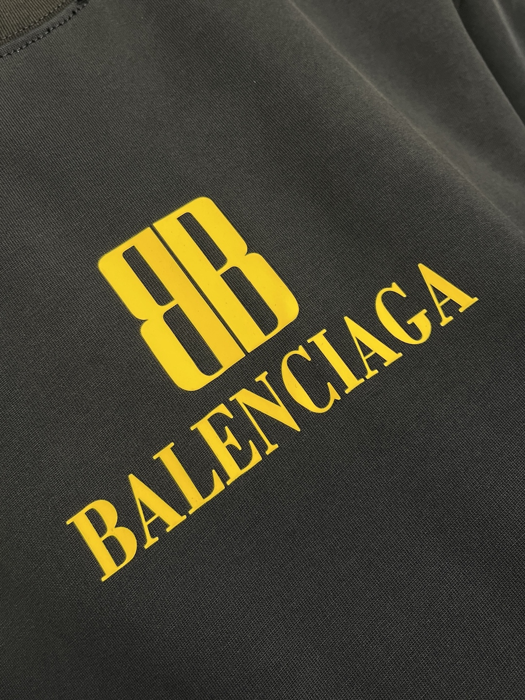 🛒🛒BALENCIAGA 复古短袖T恤，定织面料工艺洗水处理 高克重300克面料 质感十足 布面干净 柔