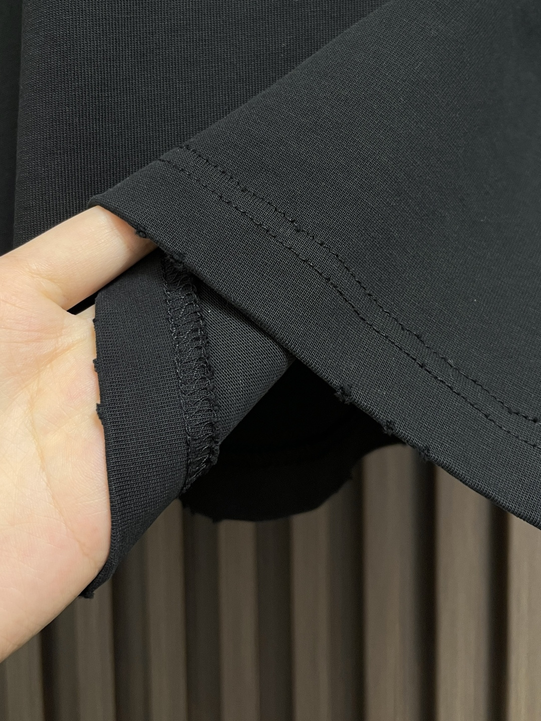 🛒🛒LV 2025ss夏季新款做旧圆领T恤，定制YB雪花全棉材质 透气舒适 质感十足，短袖T恤裁剪 凸显