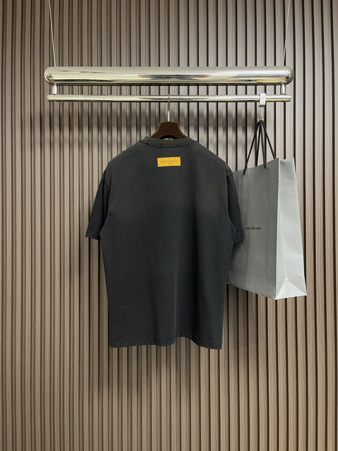 🛒🛒LV 2025ss夏季新款做旧圆领T恤，定制YB雪花全棉材质 透气舒适 质感十足，短袖T恤裁剪 凸显