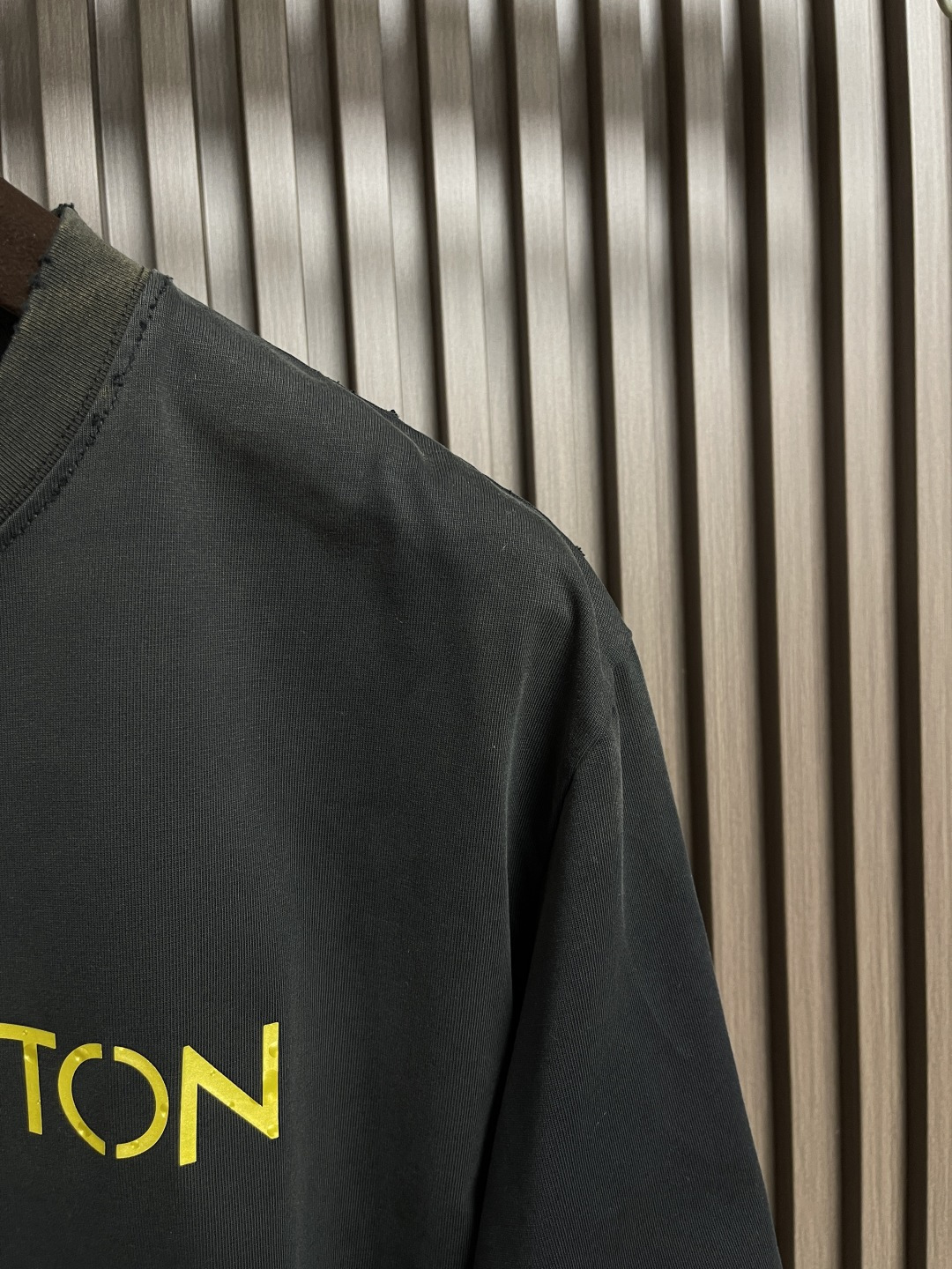 🛒🛒LV 2025ss夏季新款做旧圆领T恤，定制YB雪花全棉材质 透气舒适 质感十足，短袖T恤裁剪 凸显