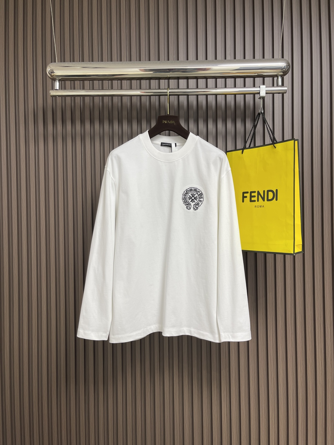 NO:538604,CH Croxin's new embroidered long-sleeved T-shirt, heavy 420g double yarn fabric, double washing water twice, heavy fabric, ice-like Solona neckline, loose style, deep, broad and stylish, not deformed or shrinking. Size M-3XL,,chrome hearts,tees, t-shirt,alexander wang19860909CH 克罗心新款刺绣长袖T恤,重磅420克双纱面料 整衣洗水两遍 重磅面料 领口采用冰感索罗娜 宽松版型 偏深挺阔有型 不变形不缩水.尺码M-3XL,,chrome hearts,tees，t-shirt,alexander wang,Men's clothing