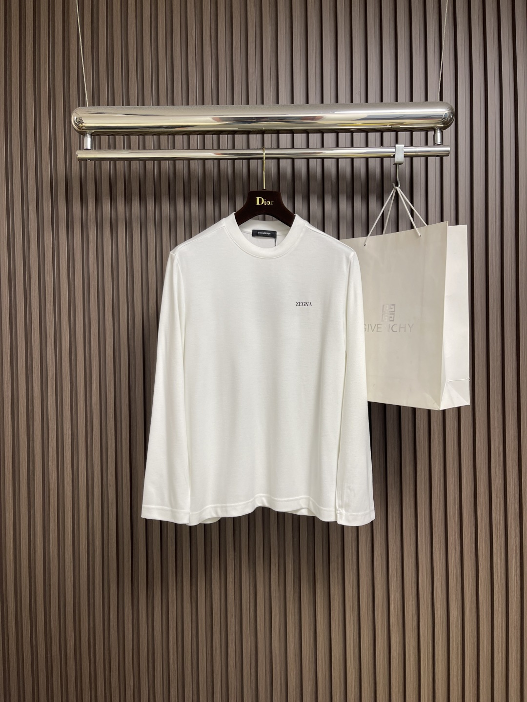 NO:538632,Zegna 2025fw autumn and winter new round neck long-sleeved T-shirt, fashionable and casual base shirt, imported high-quality Australian velvet, giving you cashmere-like care, very close-fitting and soft, chest embroidery, simple and easy to match, a must-have artifact for single wear base in autumn and winter. Size S-XXL,,tees, t-shirt, alexander wang19860909Zegna 2025fw秋冬新品圆领长袖T恤,时尚休闲打底衫,进口优质澳绒打造,给您羊绒般的呵护、非常贴身柔软,胸前标识刺绣,简约易搭配,秋冬单穿打底必备神器.尺码S-XXL,,tees，t-shirt,alexander wang,Men's clothing