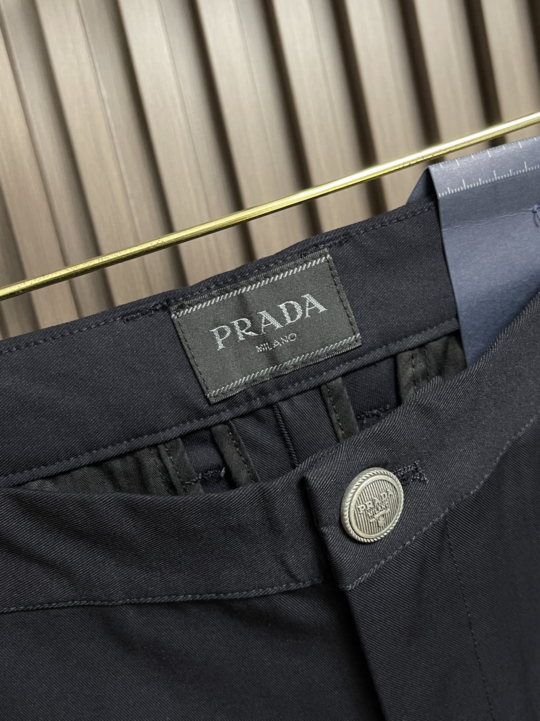 🛒🛒Prada 男士休闲裤，上身版型无敌正！绝对可以闭眼收的一款，此款裤子非常百搭，弹力腰围，日常上班 