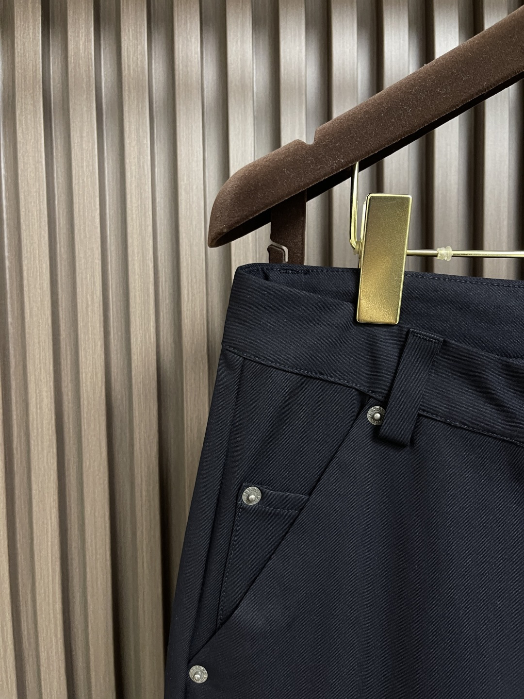 🛒🛒Prada 男士休闲裤，上身版型无敌正！绝对可以闭眼收的一款，此款裤子非常百搭，弹力腰围，日常上班 