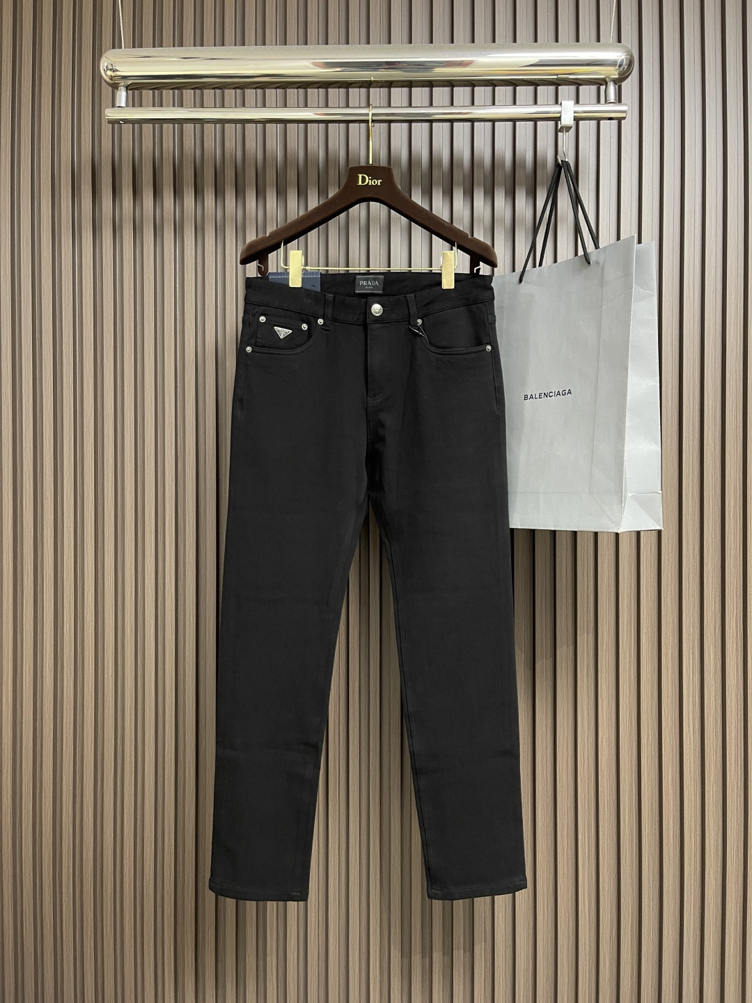 NO:540703,Prada Triangle Logo Jeans Customized Replica Customer-supplied Hardware Accessories Original Quality Imported Denim Fabric Heavy Industry Washing, Fine Workmanship Line, Excellent Body Body!  Preferred items. Size 30-38 There are 35 No 37, prada, jeans, alexander wang19860909Prada 三角标识牛仔裤 定制复刻 客供五金辅料 原单品质 进口牛仔面料重工洗水 做工走线精细 上身绝佳！优选单品.尺码30-38 有35 无37,,prada,jeans,alexander wang,Men's clothing