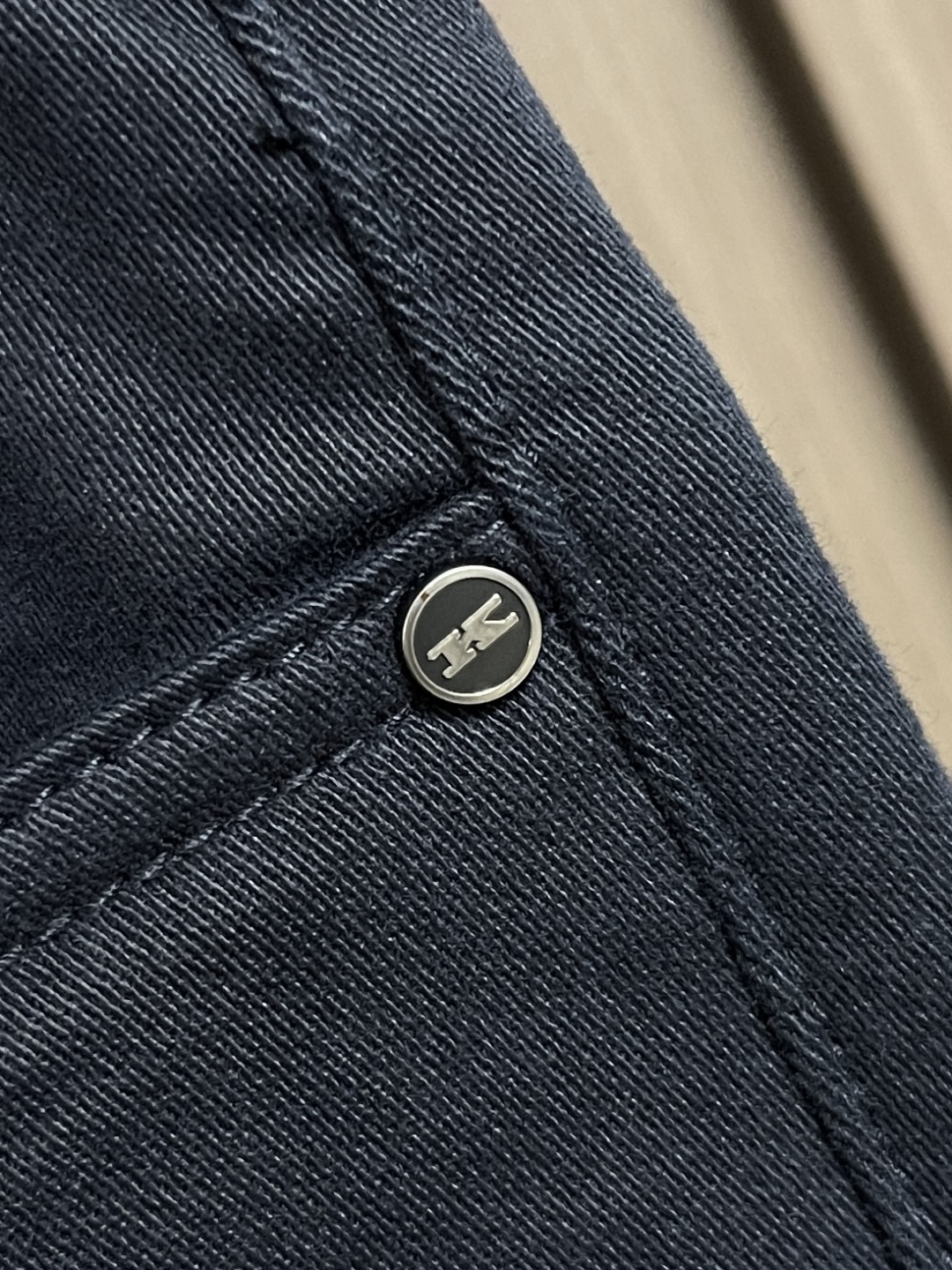 🛒🛒kiton 2025SS非常百搭通勤的一款休闲裤，纯棉面料制作，好穿贵气又易于搭配的纯色款， 短袖等