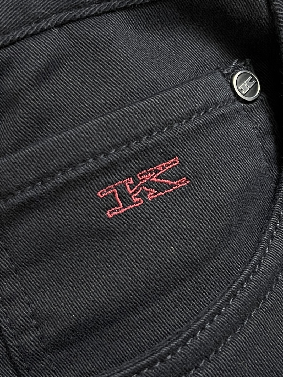 🛒🛒kiton 2025SS非常百搭通勤的一款休闲裤，纯棉面料制作，好穿贵气又易于搭配的纯色款， 短袖等