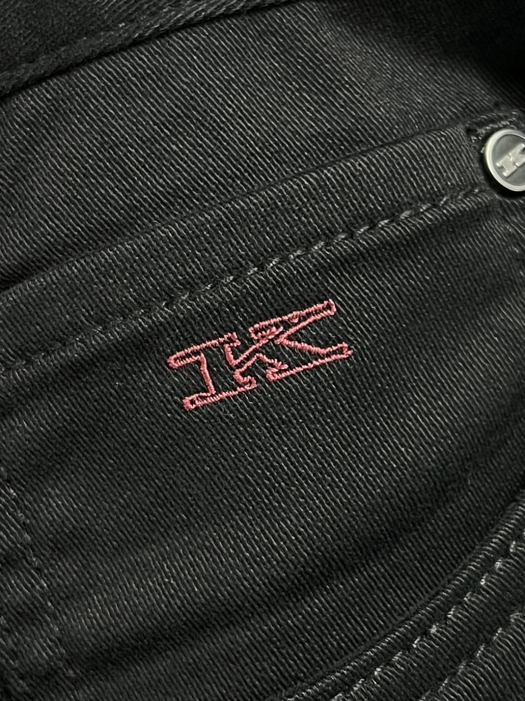 🛒🛒kiton 2025SS非常百搭通勤的一款休闲裤，纯棉面料制作，好穿贵气又易于搭配的纯色款， 短袖等