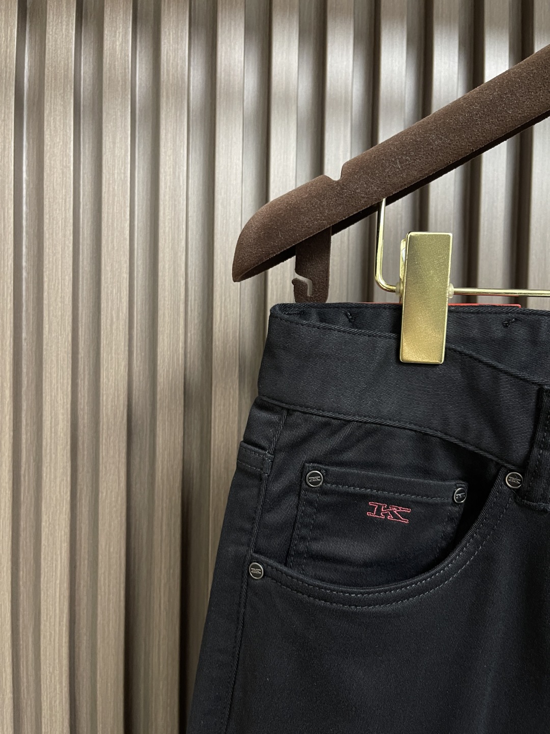 🛒🛒kiton 2025SS非常百搭通勤的一款休闲裤，纯棉面料制作，好穿贵气又易于搭配的纯色款， 短袖等