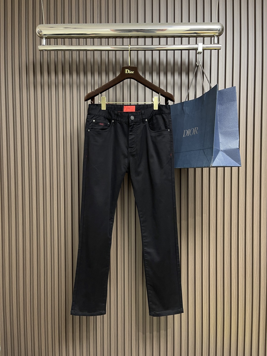 🛒🛒kiton 2025SS非常百搭通勤的一款休闲裤，纯棉面料制作，好穿贵气又易于搭配的纯色款， 短袖等