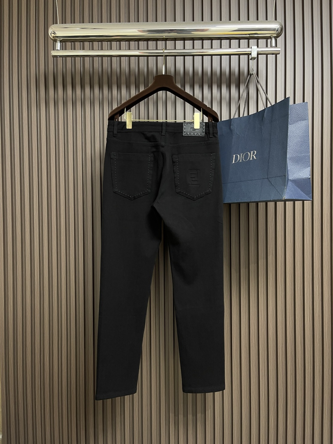 🛒🛒Fendi 新款牛仔裤，订制进口丹宁布料，质感卓然。经典五袋设计，后袋压印 logo标识设计，原厂一