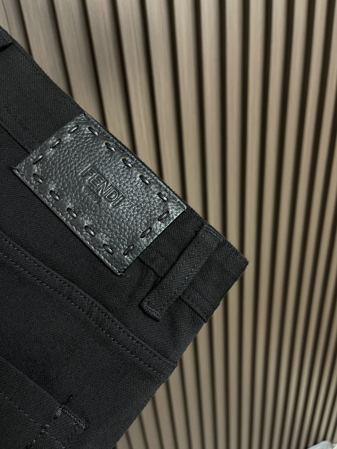 🛒🛒Fendi 新款牛仔裤，订制进口丹宁布料，质感卓然。经典五袋设计，后袋压印 logo标识设计，原厂一