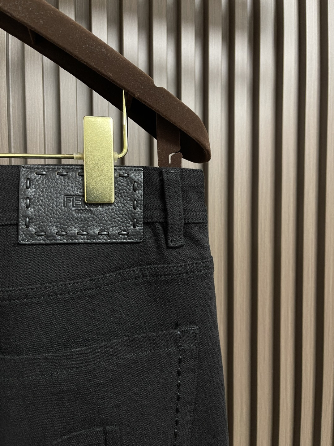 🛒🛒Fendi 新款牛仔裤，订制进口丹宁布料，质感卓然。经典五袋设计，后袋压印 logo标识设计，原厂一