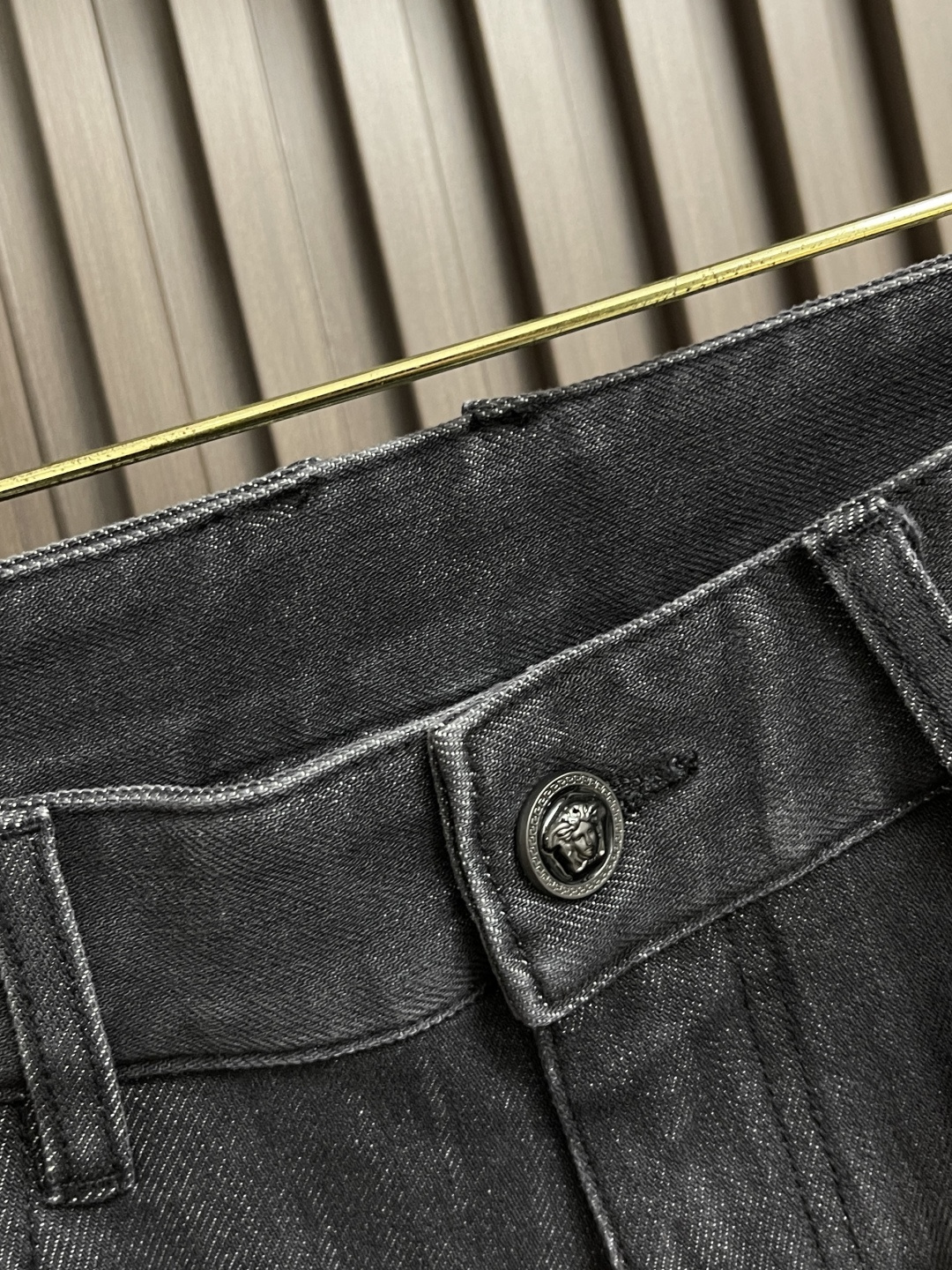 🛒🛒Versace 范思哲美杜莎系列新款牛仔裤，采用客供水洗牛仔弹力面料，美杜莎镀金辅料订制，超显档次，
