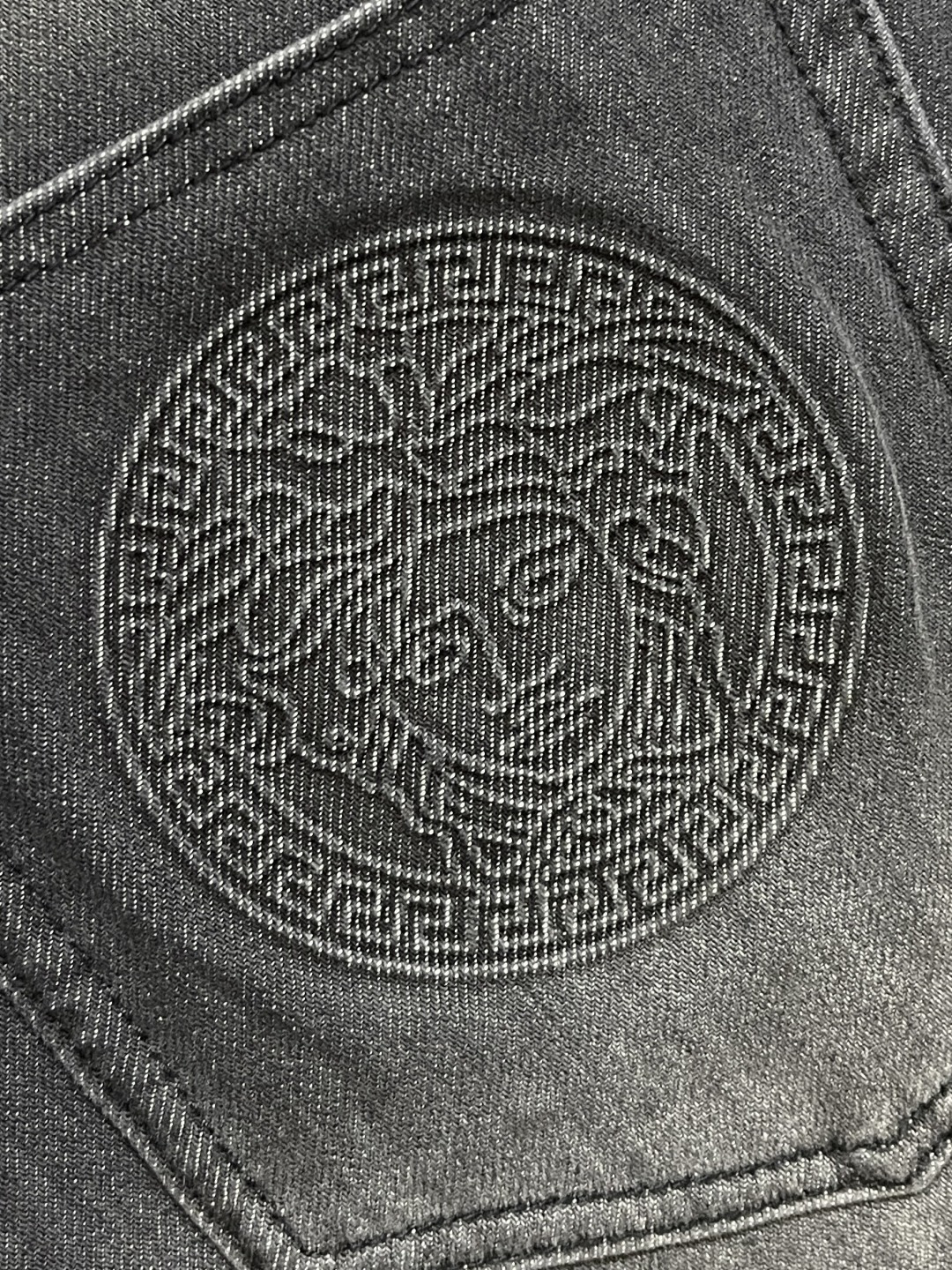 🛒🛒Versace 范思哲美杜莎系列新款牛仔裤，采用客供水洗牛仔弹力面料，美杜莎镀金辅料订制，超显档次，