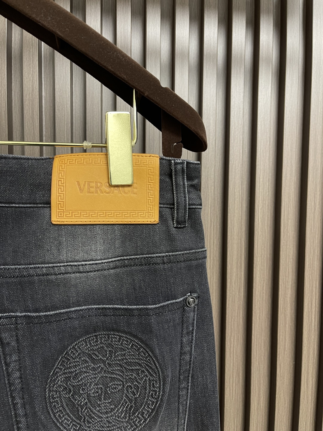 🛒🛒Versace 范思哲美杜莎系列新款牛仔裤，采用客供水洗牛仔弹力面料，美杜莎镀金辅料订制，超显档次，