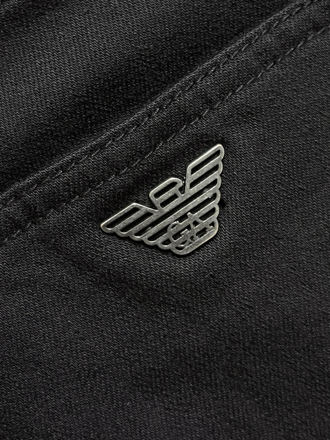 🛒🛒EA 2025SS早秋新款休闲裤，打造帅气型男，欧范十足，进口定织高密度轻薄面料，后袋恰到好处飞鹰标