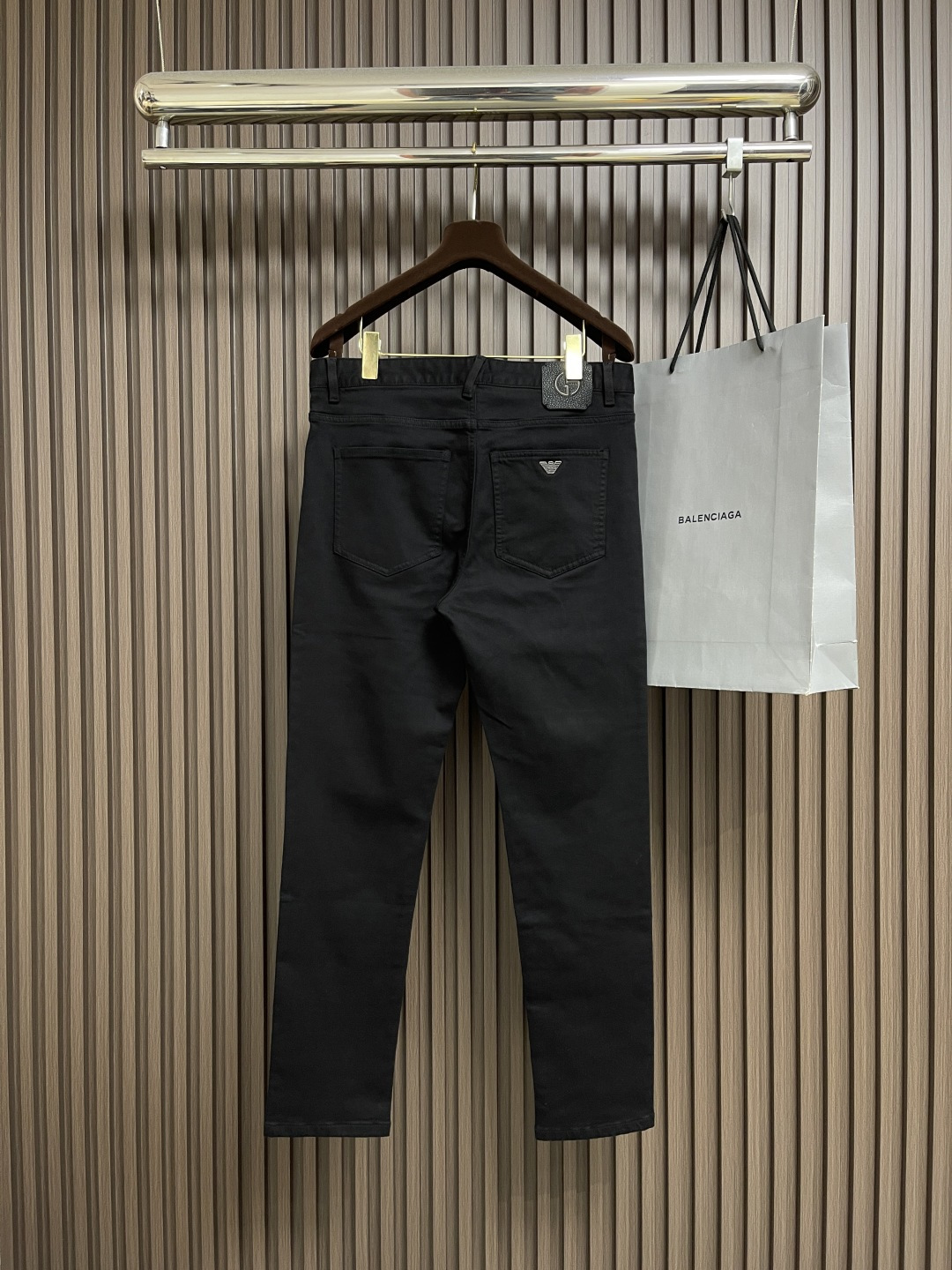 🛒🛒EA 2025SS早秋新款休闲裤，打造帅气型男，欧范十足，进口定织高密度轻薄面料，后袋恰到好处飞鹰标