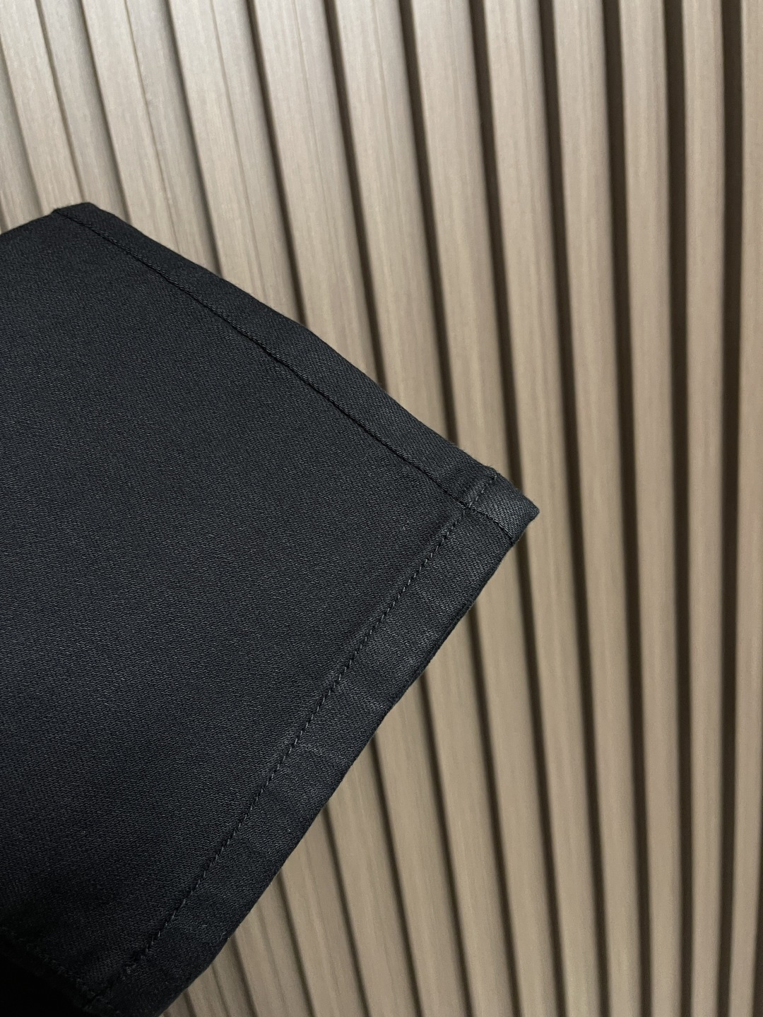 🛒🛒EA 2025SS早秋新款休闲裤，打造帅气型男，欧范十足，进口定织高密度轻薄面料，后袋恰到好处飞鹰标