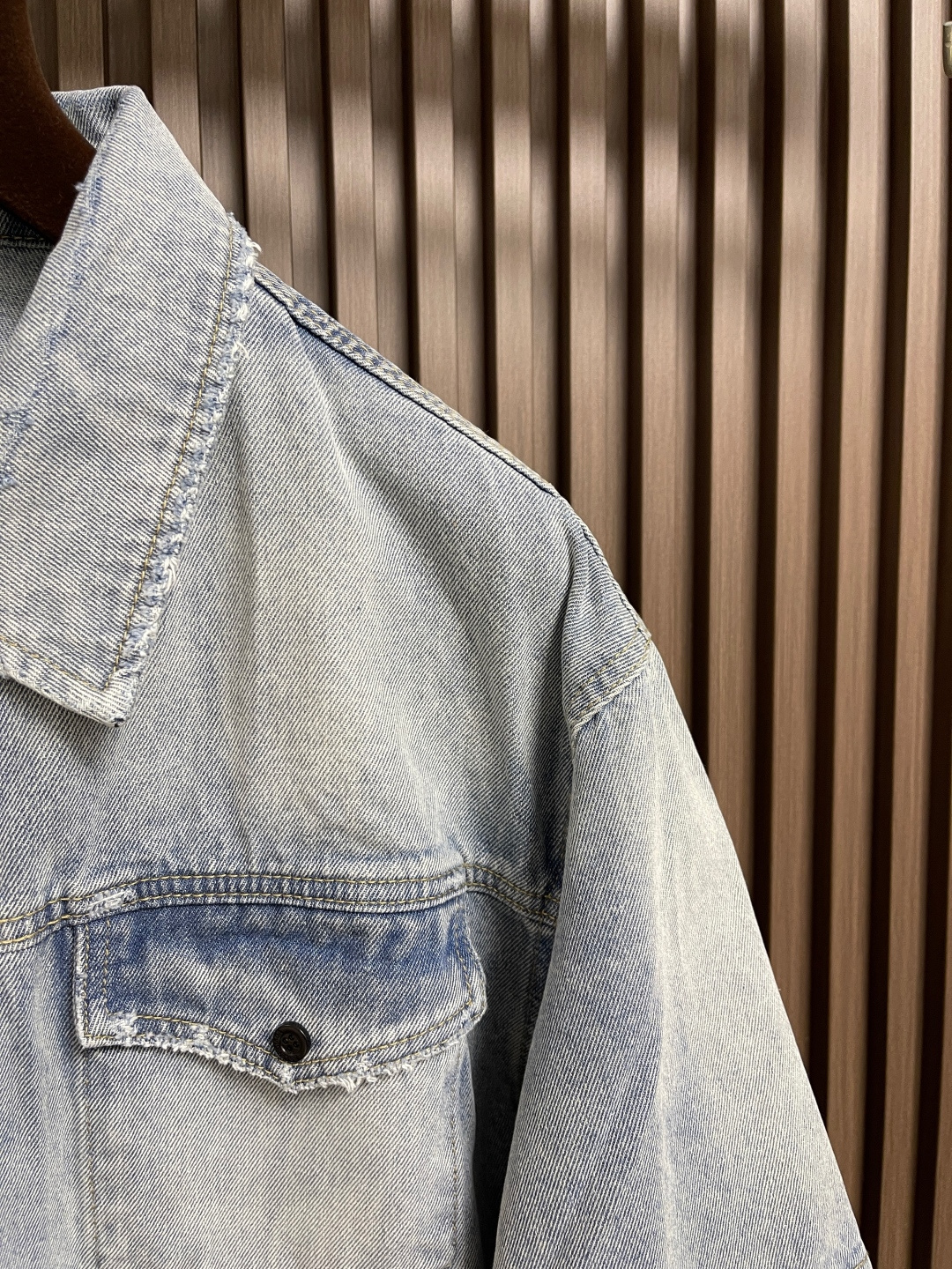 🛒🛒Balenciaga 经典美纹纸宽松牛仔马甲外套，采用竹节棉460克高端定制面料，洗水磨破效果极佳，