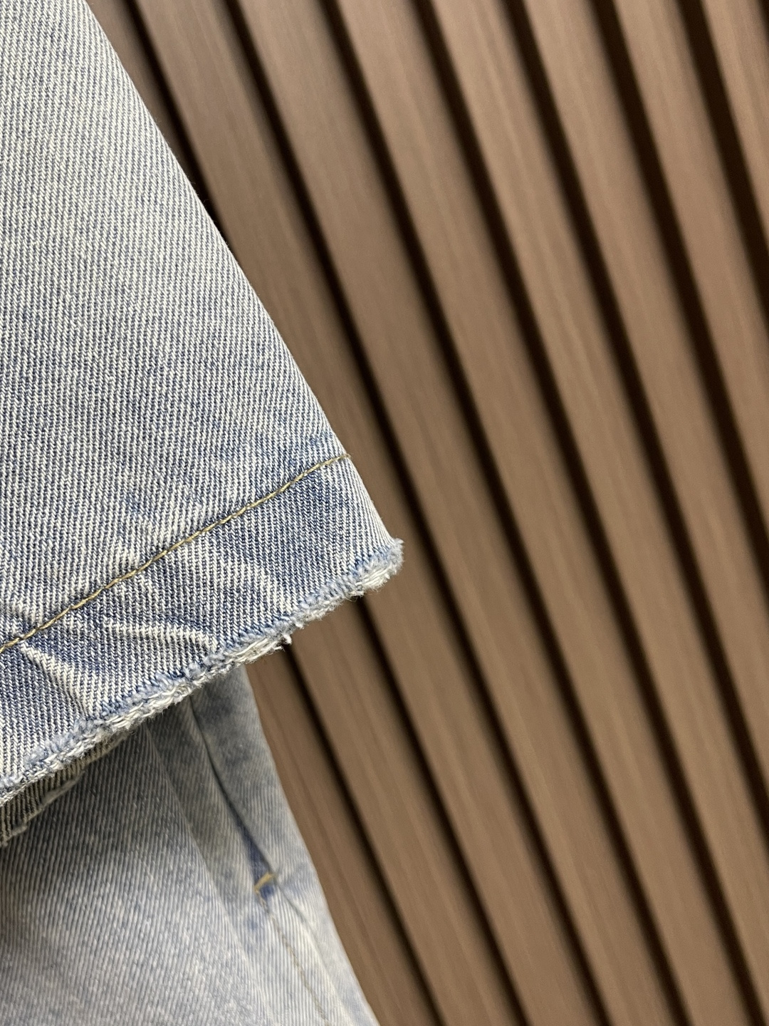 🛒🛒Balenciaga 经典美纹纸宽松牛仔马甲外套，采用竹节棉460克高端定制面料，洗水磨破效果极佳，