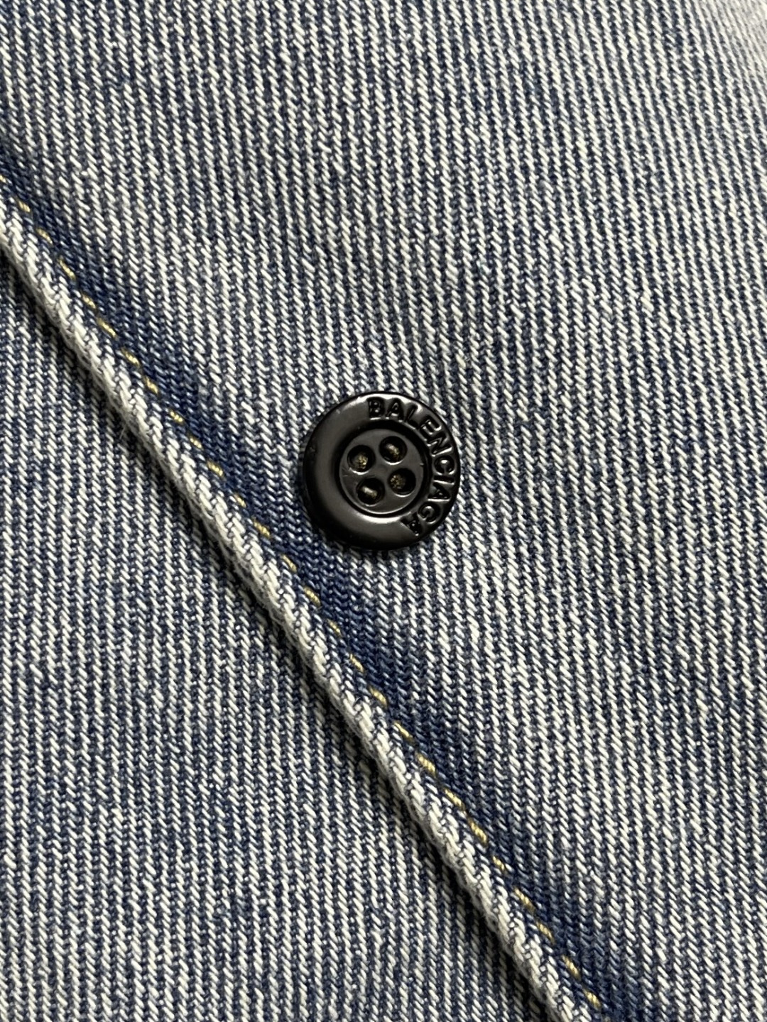 🛒🛒Balenciaga 经典美纹纸宽松牛仔马甲外套，采用竹节棉460克高端定制面料，洗水磨破效果极佳，