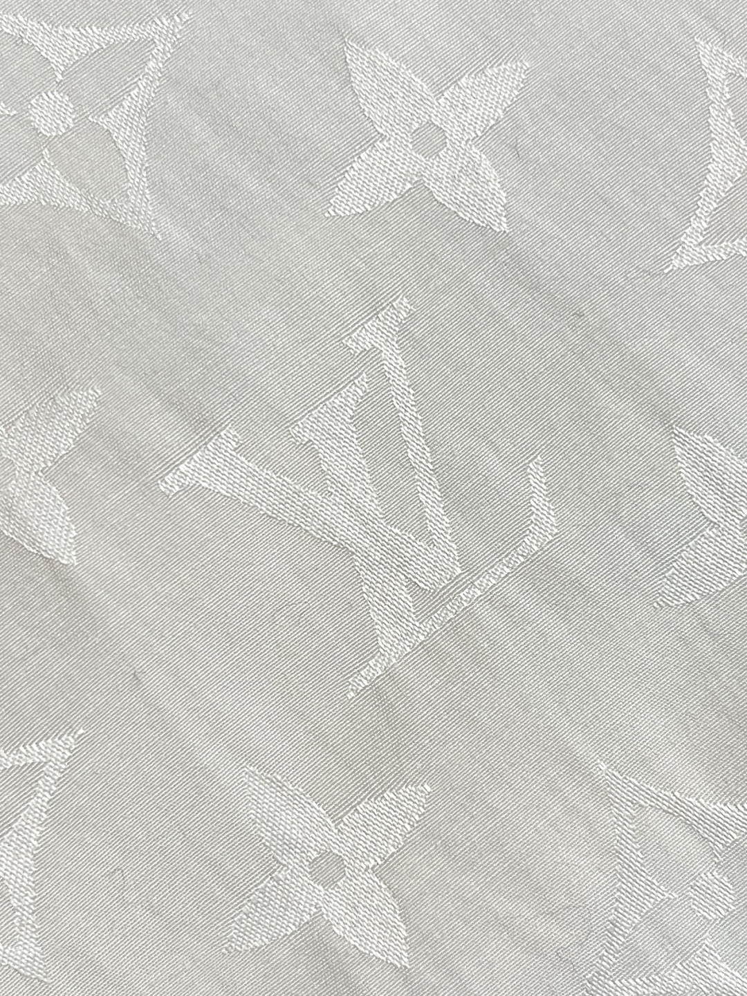 🛒🛒LV 满幅老花长袖衬衫，本款衬衫为挺括棉布全幅铺陈 Monogram 提花图案，以经典廓形轻松升级日