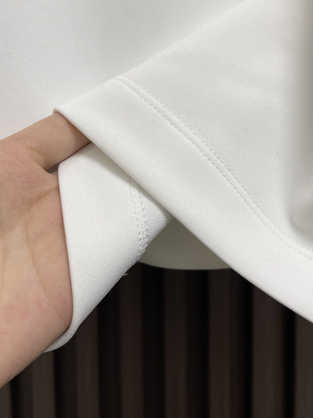 🛒🛒miumiu 2025ss早春新款长袖圆领t恤，设计前卫时尚！高端定制高支棉面料．手感柔软．穿着舒适