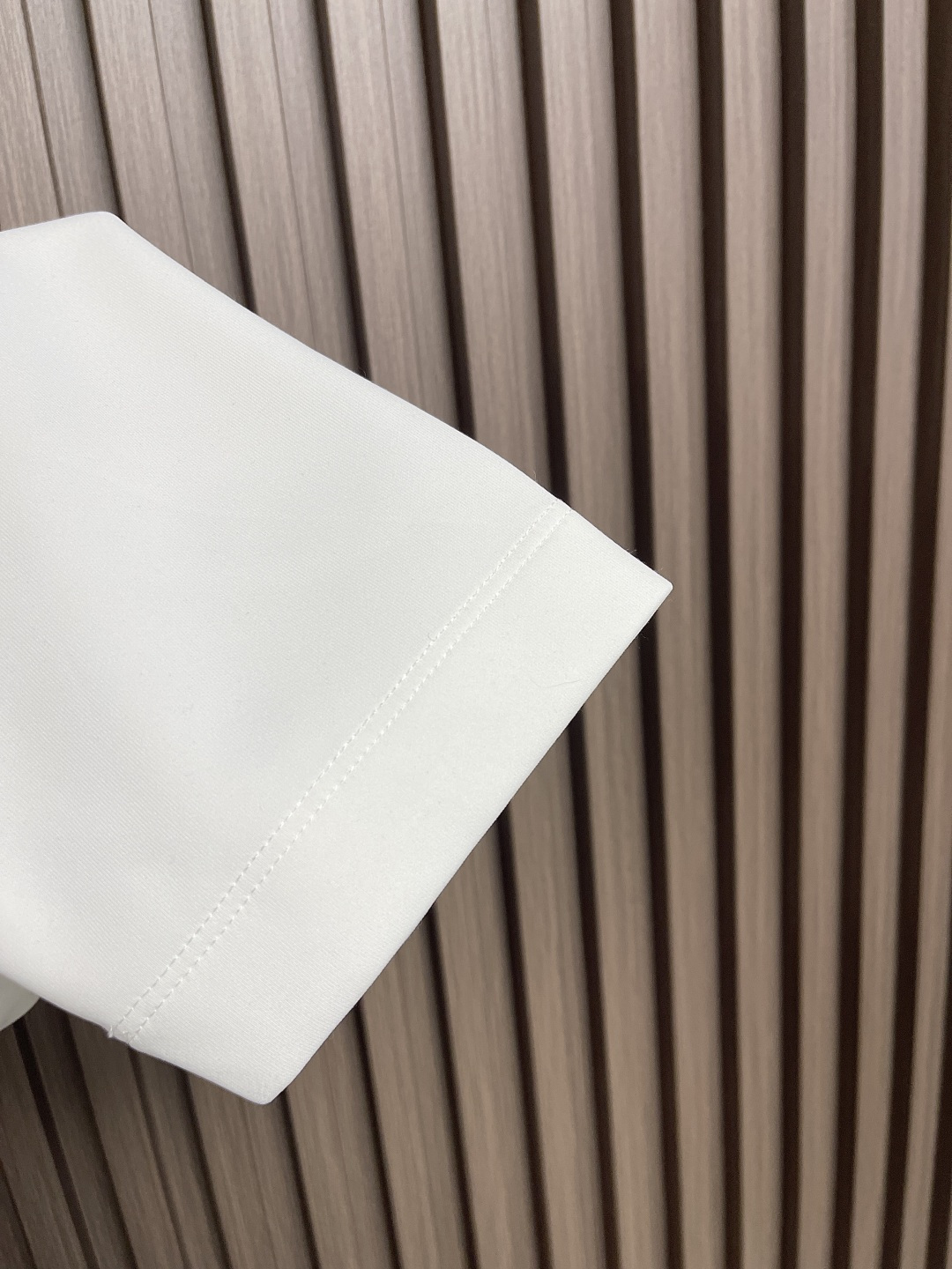 🛒🛒miumiu 2025ss早春新款长袖圆领t恤，设计前卫时尚！高端定制高支棉面料．手感柔软．穿着舒适