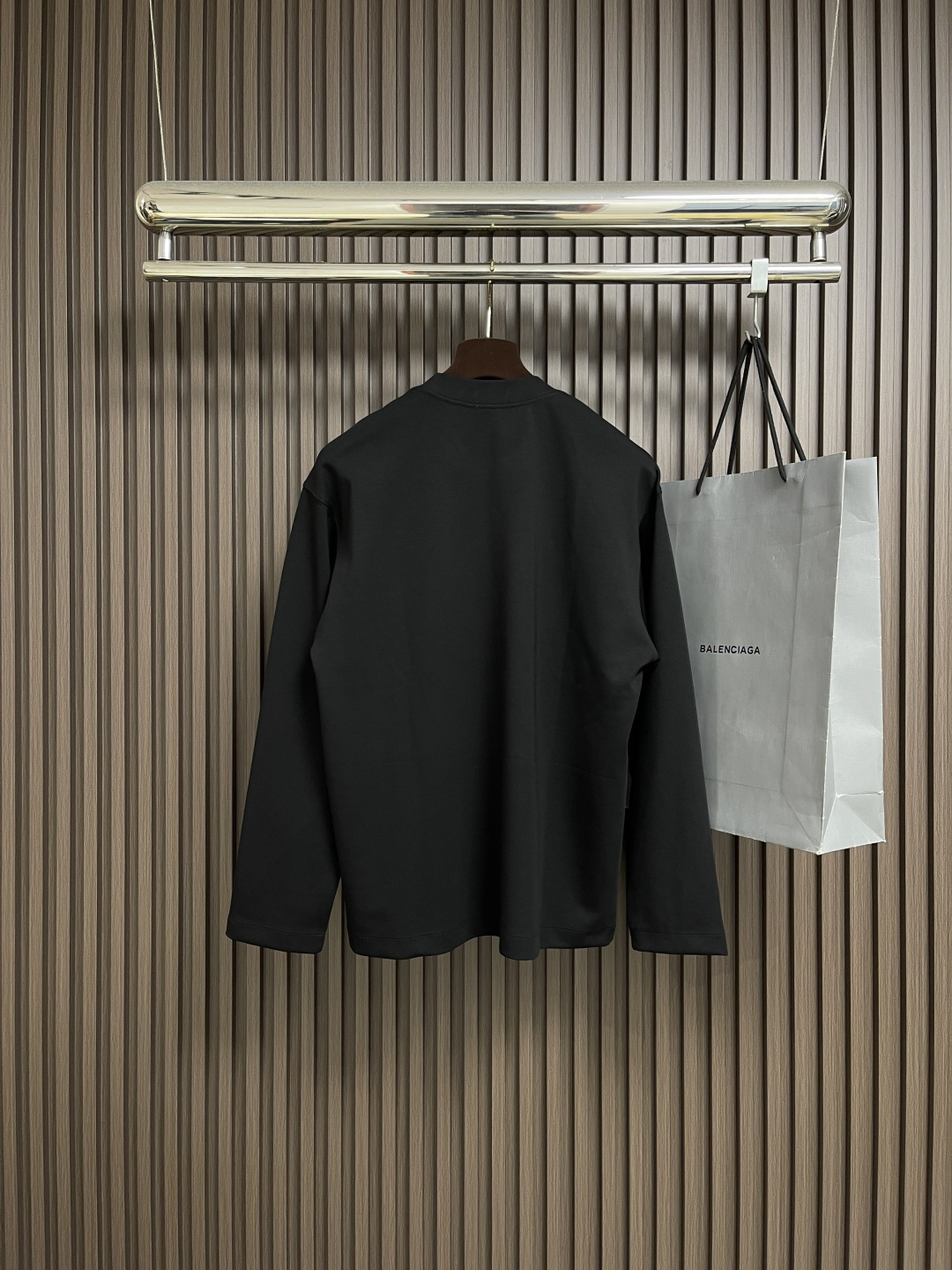 🛒🛒miumiu 2025ss早春新款长袖圆领t恤，设计前卫时尚！高端定制高支棉面料．手感柔软．穿着舒适