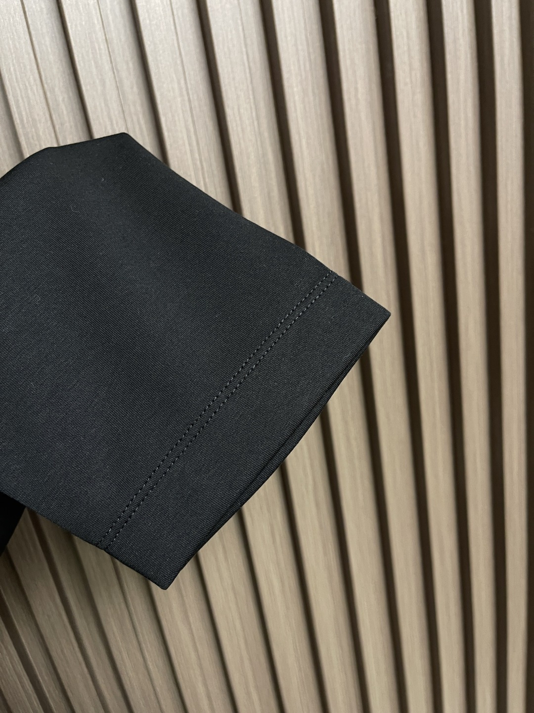 🛒🛒miumiu 2025ss早春新款长袖圆领t恤，设计前卫时尚！高端定制高支棉面料．手感柔软．穿着舒适