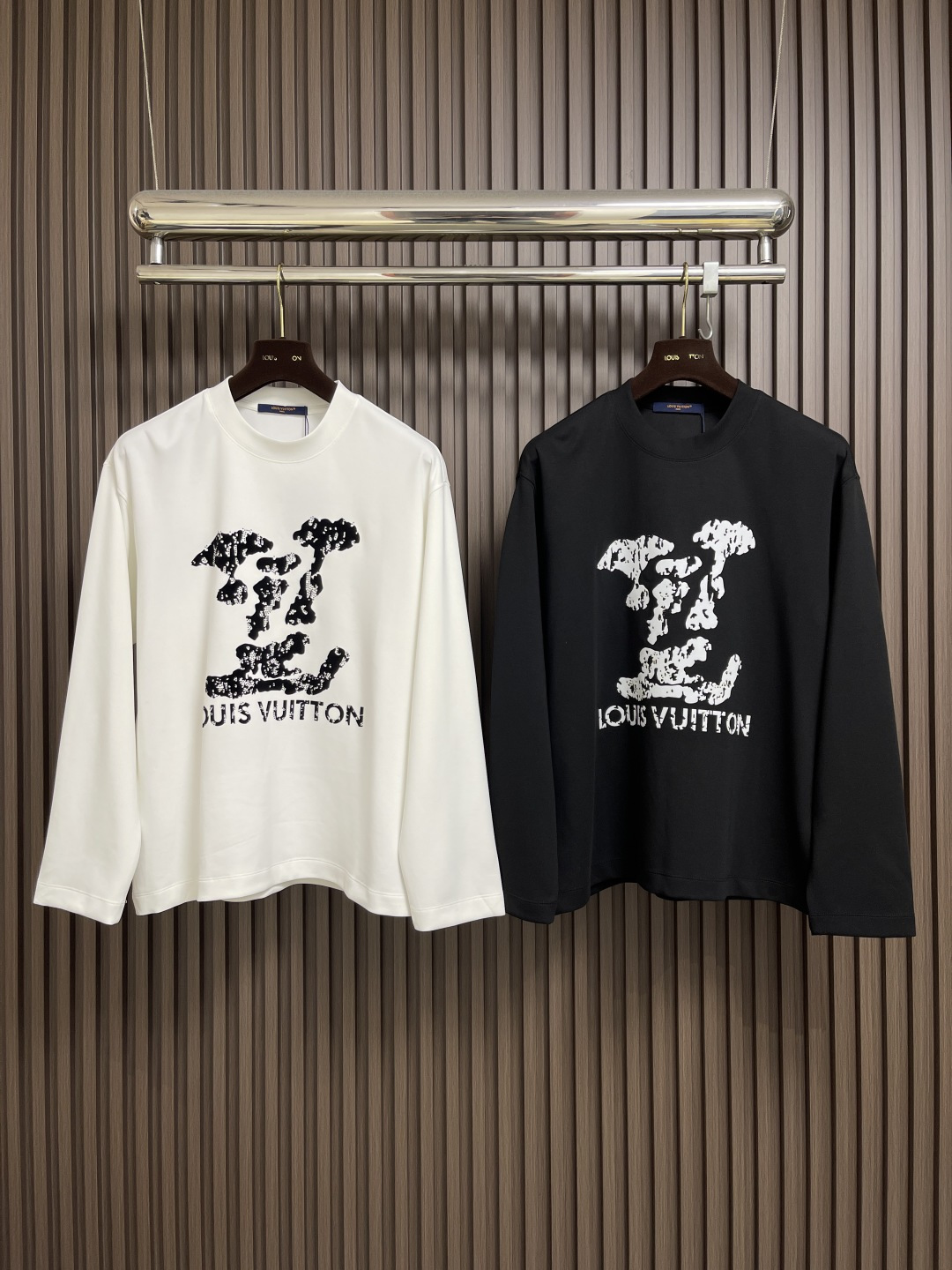 🛒🛒LV 2025fw 印花logo长袖t恤，定制260g全棉双纱紧密爽滑面料，布面干净，布纹清晰，手感