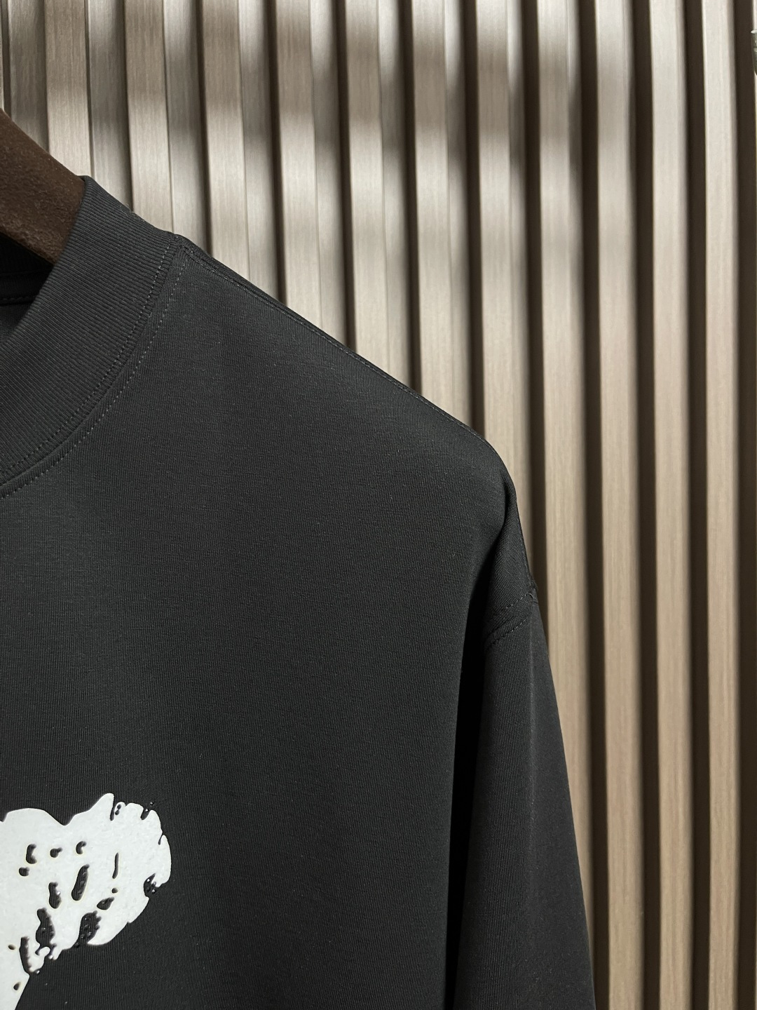 🛒🛒LV 2025fw 印花logo长袖t恤，定制260g全棉双纱紧密爽滑面料，布面干净，布纹清晰，手感